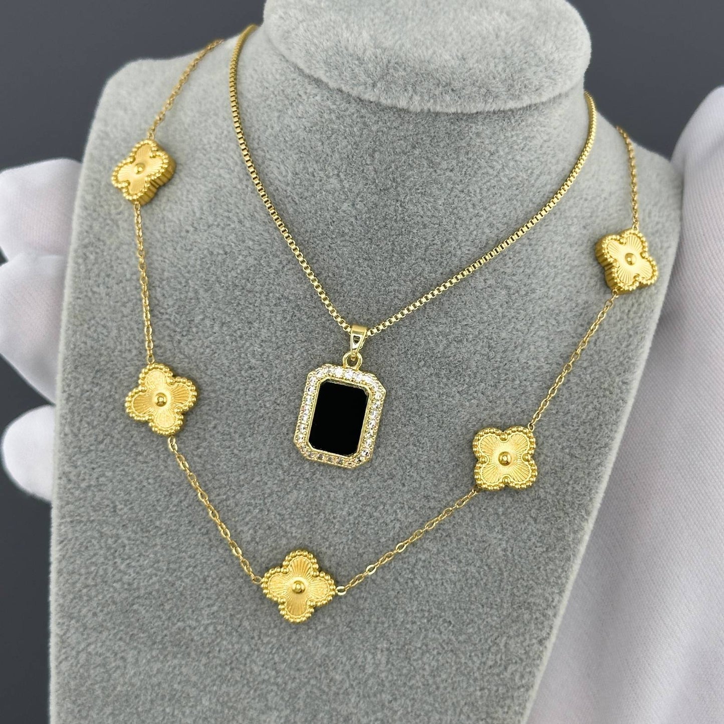 Elegant 18K Gold Plated Necklace with Sparkling Design